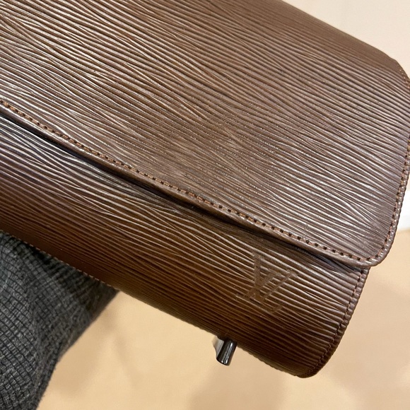 Louis Vuitton Brown Epi Nocturne PM - Picture 1 of 6